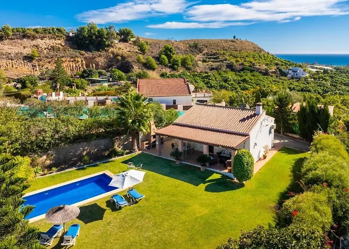 Villa In Nerja Big Garden Fantastic Pool