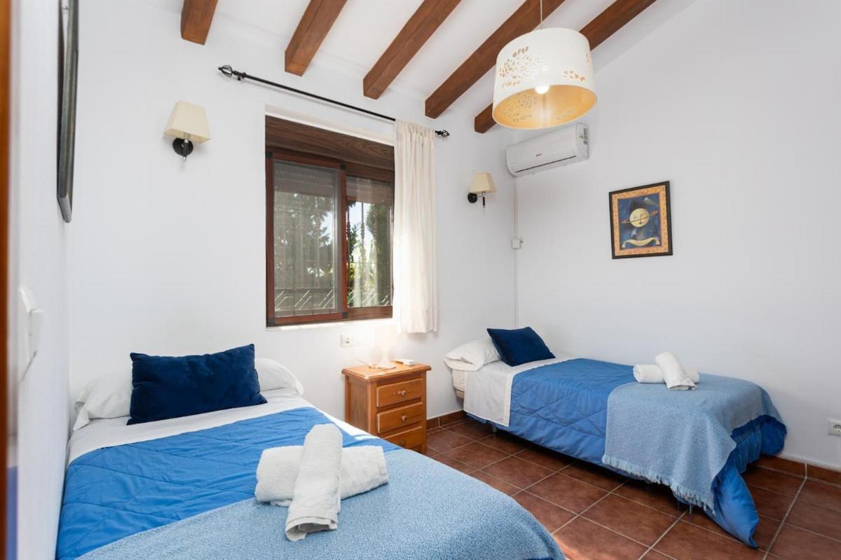 In Big Garden Fantastic Pool Villa Nerja