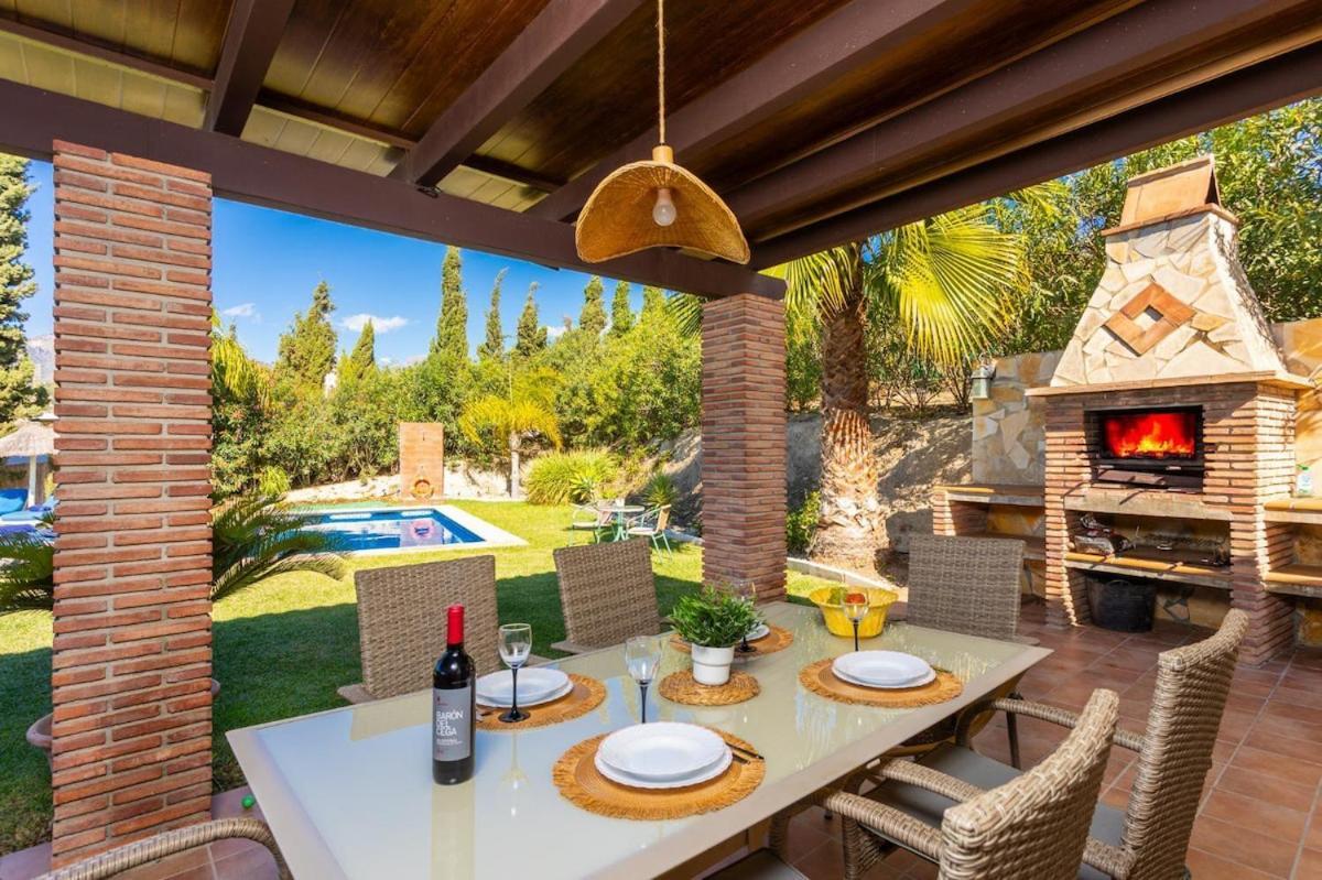 In Big Garden Fantastic Pool Villa Nerja